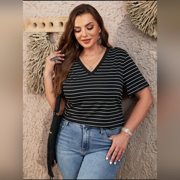 SHEIN VCAY Women's Plus Size Striped Summer T-Shirt Size 1X Black White NWOT - Picture 2 of 13